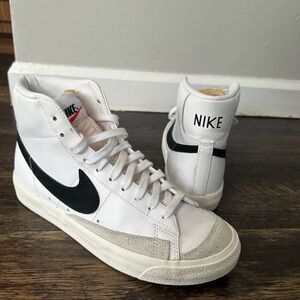 Nike Women’s Blazer Mid 77 Vintage - Size 8